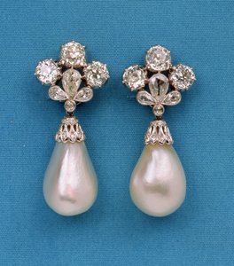 „Mancini Pearls”, fülbevaló, amelyet XIV. Lajos adott Marie Mancininek, a 17. század közepe táján (gyöngyök és gyémántok) (lásd még: 489766) alkotó: European School