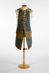Arany fémszállal, kék zseníliával és flitterekkel díszített mellény, 1750-70 körül (selyem) alkotó: European School