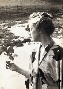 A májusi almalevél alkotó: Eva Lawrence Watson Schutze