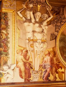 Freskók és stukkóművek a franciaországi Chateau de Fontainebleau I. Ferenc galériájában (az UNESCO Világörökség része alkotó: F. and Rosso Fiorentino G. Primaticcio