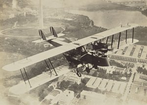 [Repülőgép Washington D.C. felett] alkotó: Fedele Azari