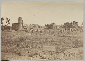 A templomkert és a rezidencia a távolban alkotó: Felice A. Beato