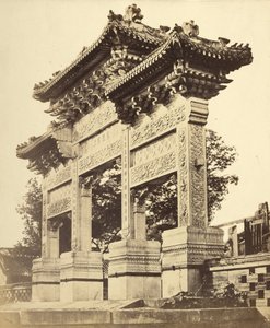 Arch a láma templomban Peking közelében alkotó: Felice Beato