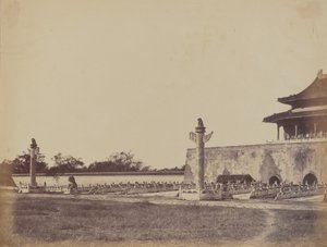 Bejárat a Téli Palotába, Pekin, 1860. október 29 alkotó: Felice Beato