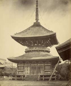 Egyszintes pagoda, Hachiman szentély, Kamakura alkotó: Felice Beato
