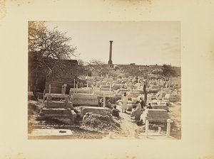 Pompeiusz oszlopa és temető alkotó: Félix Bonfils