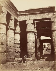 III. Ramszesz templomának első udvara Karnakban [Théba] alkotó: Félix Bonfils