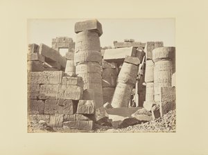 Karnak. Az oszlopcsarnok romjai, belső nézet, Egyiptom alkotó: Félix Bonfils