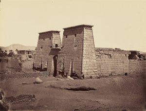 III. Ramszesz templomának általános látképe, Karnak, Théba alkotó: Félix Bonfils
