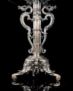Egy francia „Japonisme” ezüstözött bronz akvárium és talapzat, Ferdinand Barbedienne, Édouard Lièvre terve, 1880 körül (ezüstös bronz)
