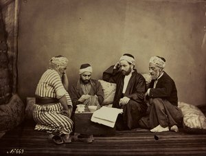 Album Damas et Baalbek: Egy csoport szíriaiak egy asztal körül ülve alkotó: Félix Bonfils