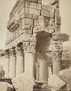 Részlet a Bacchus-templom pronaoszáról, Heliopolis vagy Baalbek régészeti övezetében, ősi szíriai város, ma Libanon alkotó: Félix Bonfils