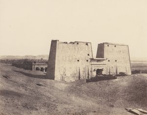 Edfu Apollonopolis Magna, Általános nézet a templomról, 1851-52, nyomtatva 1853-54. alkotó: Félix Teynard