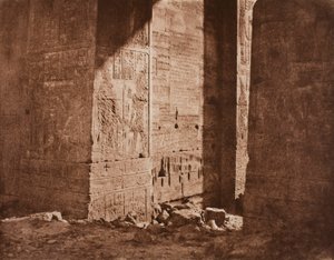 Első oszloposzlop – francia felirat faragott a keleti nyúlványra a H pontnál, Fila szigetén (Philae)