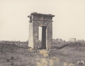 Karnak Théba, Nagy Északi Kapu a X. pontból nézve, 1851-52, nyomtatva 1853-54. alkotó: Félix Teynard