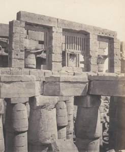 Karnak Théba, Palota - Hypostyle Hall - Window and Capitals of ..., 1851-52, nyomtatva 1853-54. alkotó: Félix Teynard