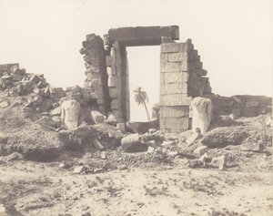 Karnak Théba, Első Pilon – A kapu és a kolosszusok romjai, ..., 1851-52, nyomtatva 1853-54. alkotó: Félix Teynard