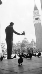 Japán és Olaszország: a szobrász Ernesto Michahelles mondta Thayaht a velencei Piazza San Marco téren