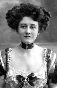 Elizabeth Firth, színésznő, 1908.