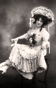 Fanny Dango 1878-1972, énekes és táncos, a XX. század eleje.