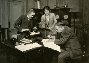Hornblower megadja magát, 1920, 1928. alkotó: Foulsham and Banfield