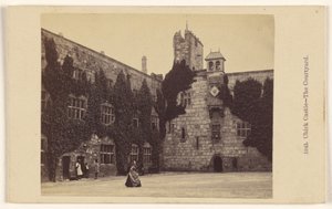 Chirk kastély - Az udvar alkotó: Francis Bedford