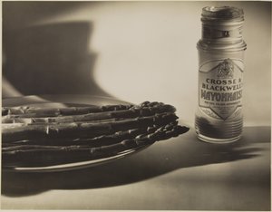 [Csendélet spárgával és egy üveg majonézzel] alkotó: Francis Bruguière