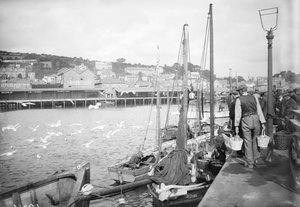 Newlyn kikötője és halas rakpartja, Cornwall