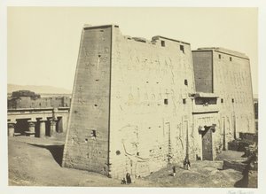 A Nagy Pilon Edfouban, Felső-Egyiptomban, 1857. alkotó: Francis Frith