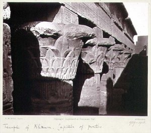 A Portico fővárosai, Khnum temploma, Esna (fekete-fehér fotó)