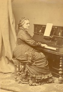 Clara Wieck-Schumann portréja 1819-1896 zongoránál, 1878 körül.