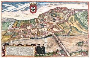 Coimbra, Portugália. A tanult beszélgetésben az előtérben látható két akadémikus további vizuális utalást tesz az egyetemre (metszet alkotó: Franz Hogenberg