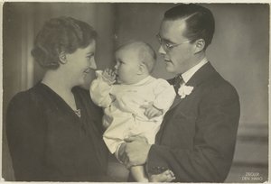 Juliana holland királynő, Bernhard van Lippe-Biesterfeld és Beatrix holland királynő portréja alkotó: Franz Ziegler