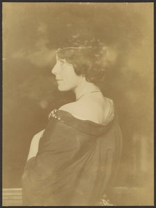 [Ismeretlen nő portréja] alkotó: Franz von Stuck