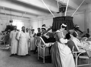 Kilátás a firenzei Pellizzari Intézet fizioradioterápiás terápiára használt szobájára, 1905 (üveglemez)