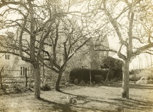 Kelmscott Manor: A gyümölcsöskertből alkotó: Frederick H. Evans
