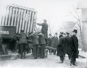 Az újonnan érkezett indiai orrszarvú kirakodása, a londoni állatkert alkotó: Frederick William Bond
