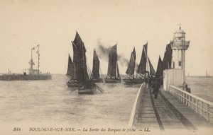 Boulogne-sur-Mer, elhagyva a halászhajókat (f/w fotó) alkotó: French Photographer