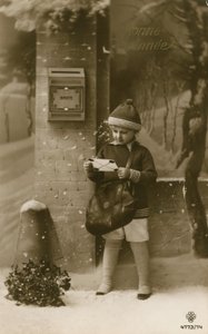 Gyermek levelet küldeni készül alkotó: French Photographer