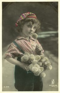 Gyermek egy csokor virággal alkotó: French Photographer