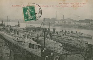 A kelet-franciaországi Chalon-sur-Saone-ban tizenegy torpedóhajót építenek a Schneider and Co. 1913-ban feladott képeslap. alkotó: French Photographer