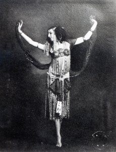 Ida Rubinstein Salome szerepében (bw fotó) alkotó: French Photographer