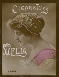 Lolita, motorháztetős lány alkotó: French Photographer