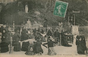 Lourdes, A csodálatos barlang. 1913. március 28-án feladott képeslap. alkotó: French Photographer