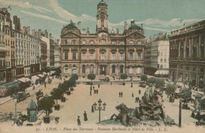 Lyon - Place des Terreaux - Bartholdi-kút és a városháza. 1913-ban feladott képeslap. alkotó: French Photographer