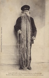 Férfi rendkívül hosszú szakállal alkotó: French Photographer