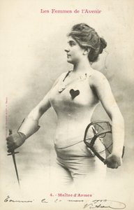 Fegyvermester, A Jövő Nője alkotó: French Photographer