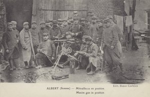Maxim fegyver pozícióban, Albert, Somme, Első világháború (f/w fotó) alkotó: French Photographer