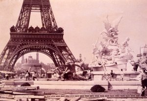 Férfiak, akik a St. Vidal szökőkutat építik az Eiffel-torony közelében, 1888 körül alkotó: French Photographer