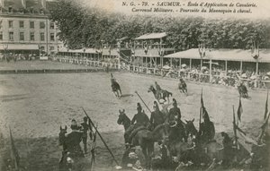 Felvonulás a Saumuri lovassági iskolában. 1913-ban feladott képeslap. alkotó: French Photographer